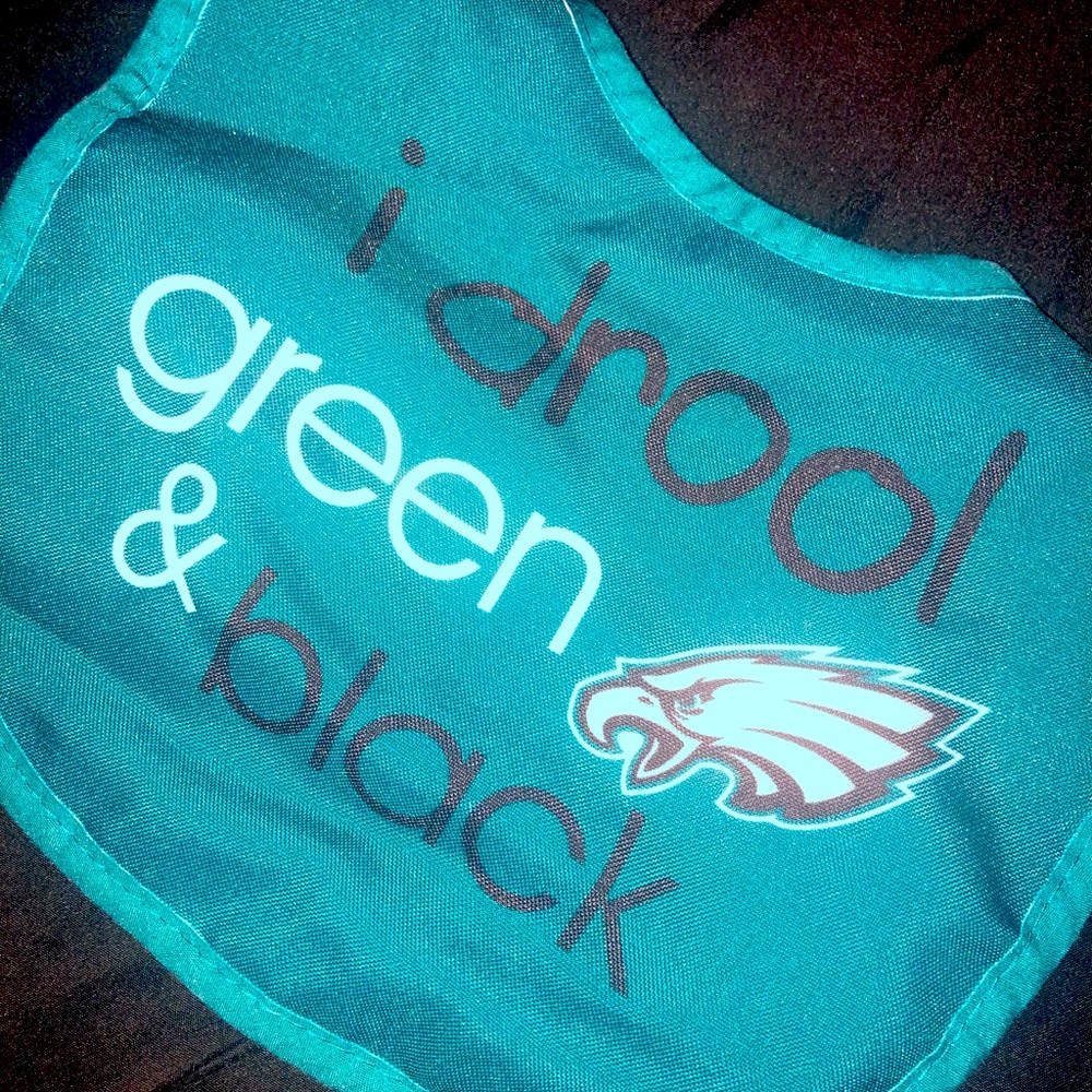 Eagles bib